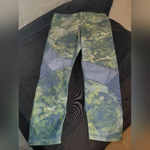 UnderArmour Capri Leggings XL New